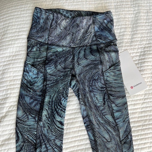 Lululemon Fast and Free HR Crop - Picture 1 of 6